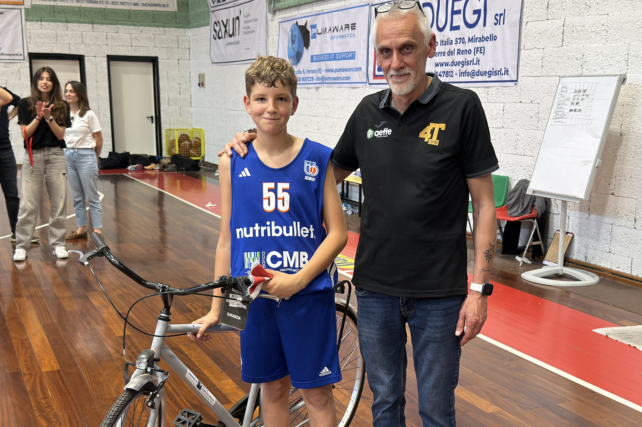 L'Mvp Riccardo Grotto, che si porta a casa la bici donata dalla Banca Centro Emilia